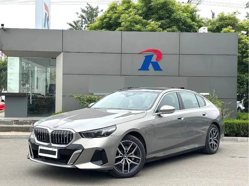 BMW 2025 i5 eDrive 35L M Sports Package